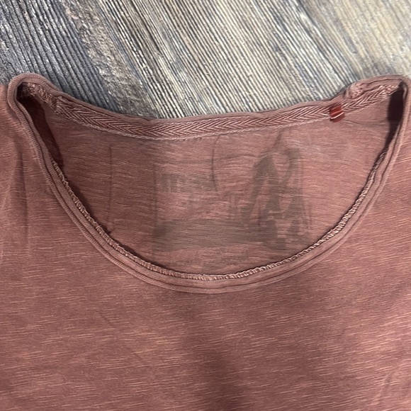 2 Mavi t shirts - Picture 3 of 9